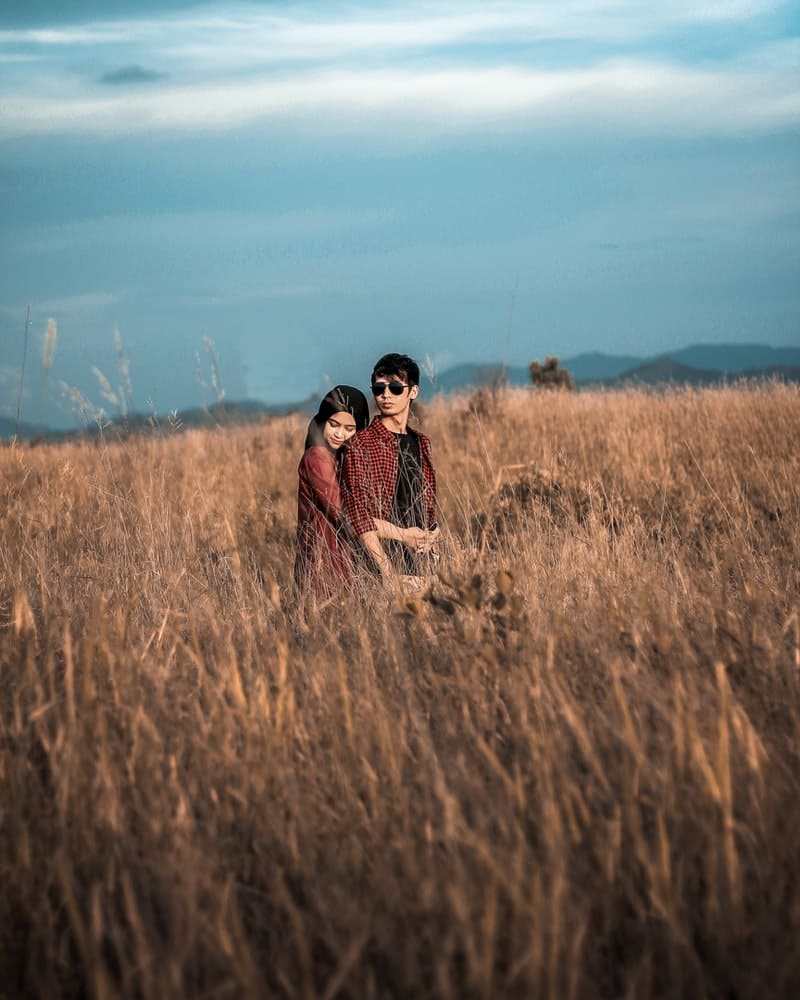 casal feliz por meio de ritual