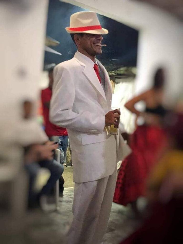 zé pilintra vestido de branco