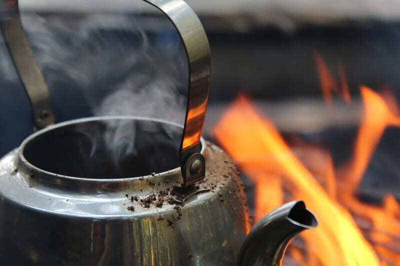 Fervendo água no fogo
