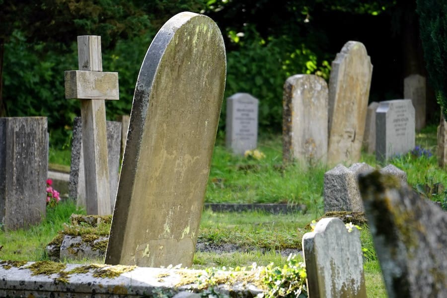 11 Significados de Sonhar com Cemitério na Visão Evangélica