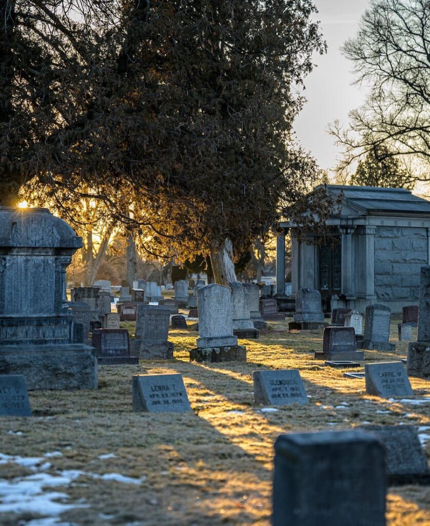Significados de Sonhar com Cemitério na Visão Evangélica